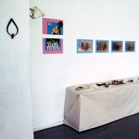 Exhibition view, Blut & Blumen